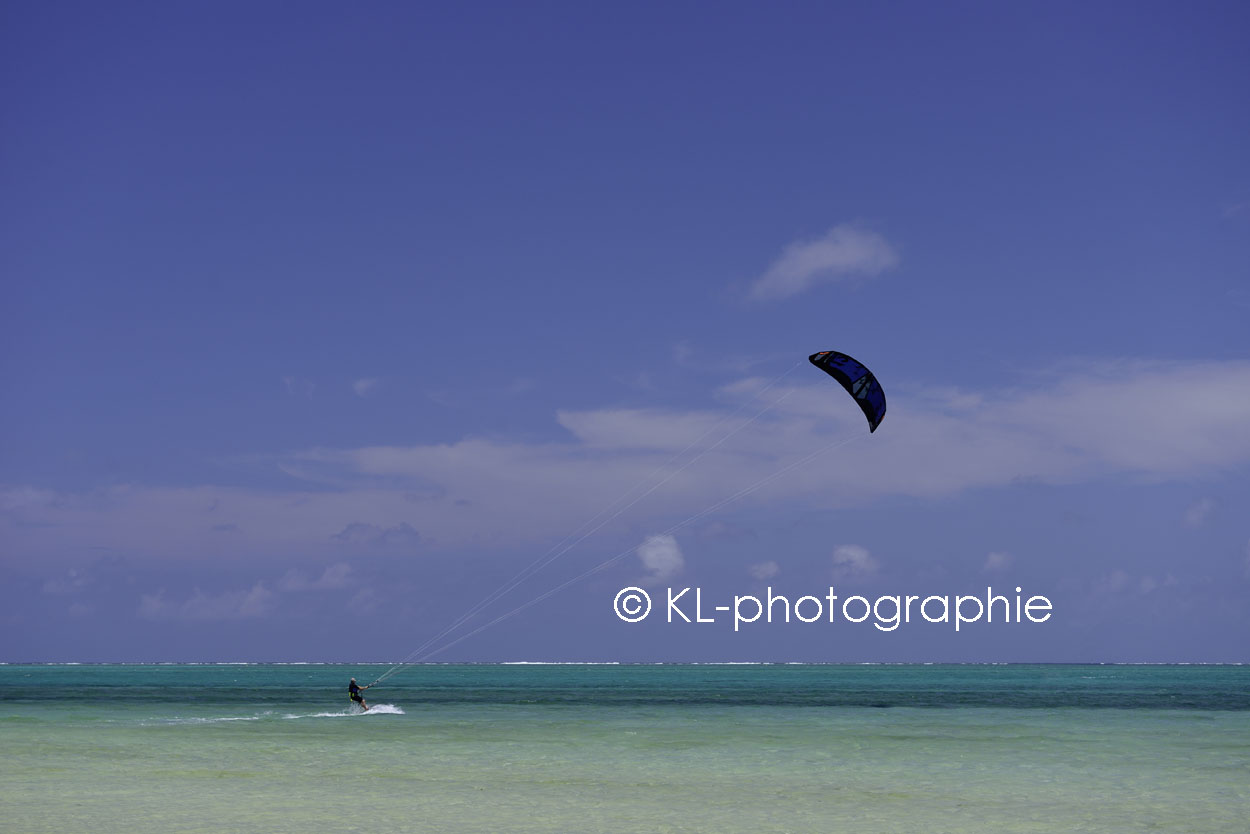 kitesurfer, strand am hotel mourouk ebony, port du sud-est, rodrigues