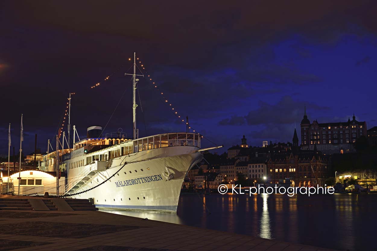 hotelschiff an der insel riddarholmen, stockholm